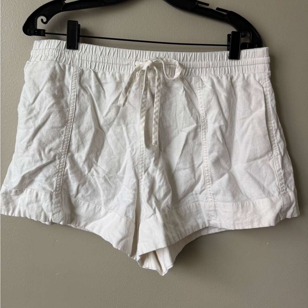 Universal Thread Women's High Waist White Shorts